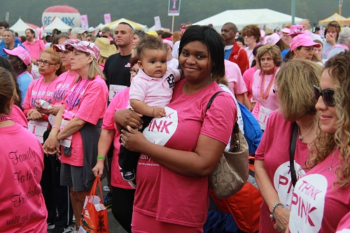Oticon employees showing their support for breast cancer awareness